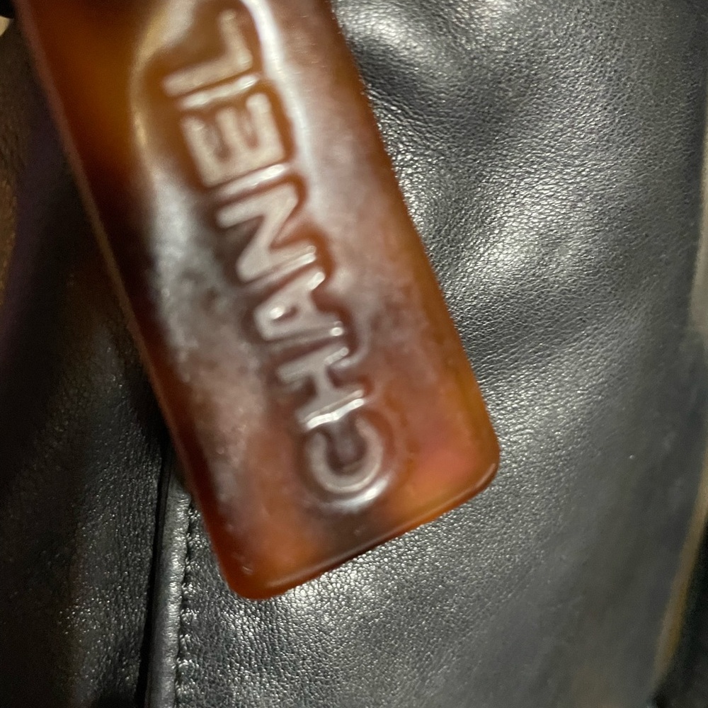 Vintage lamb skin leather Authentic Chanel tote - Picture 4 of 15